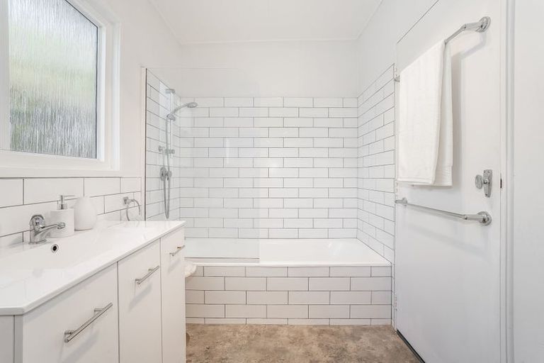 Photo of property in 1/24 Lambley Road, Titahi Bay, Porirua, 5022