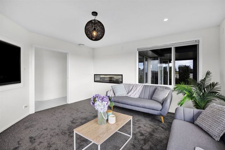 Photo of property in 4 Vardon Way, Waiwhakaiho, New Plymouth, 4312