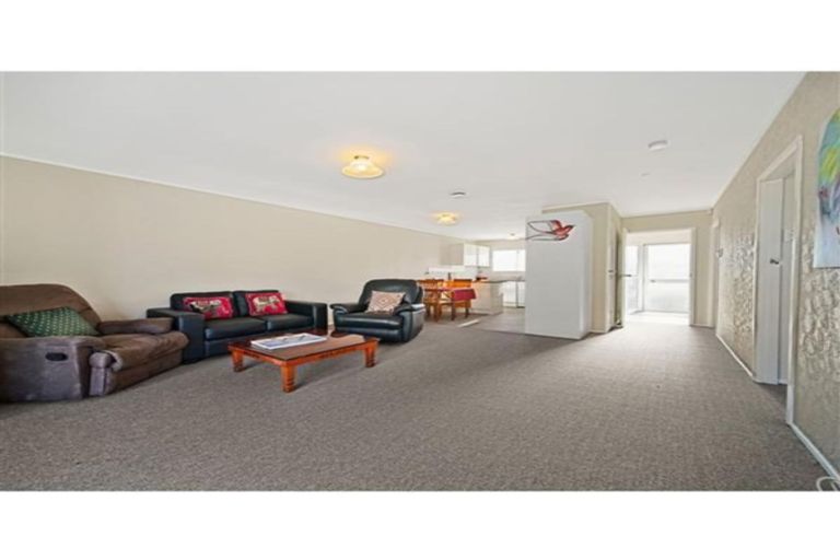 Photo of property in 1/15 Moncrieff Avenue, Clendon Park, Auckland, 2103
