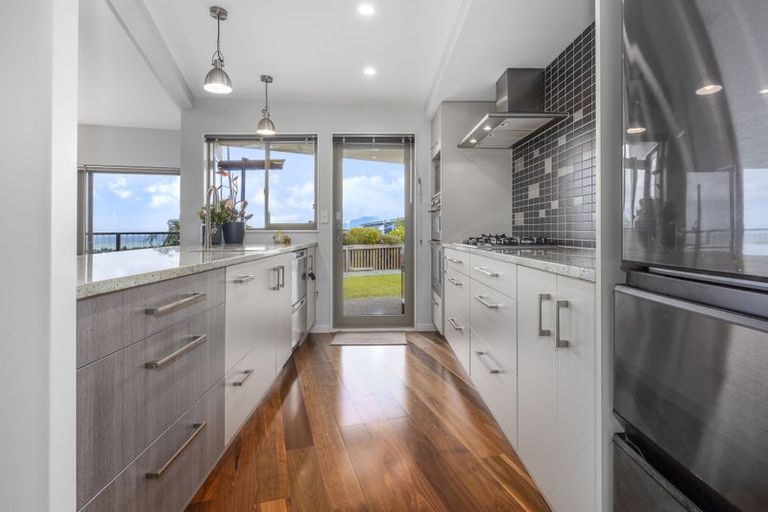 Photo of property in 2 Ocean Vista Lane, Paraparaumu, 5032