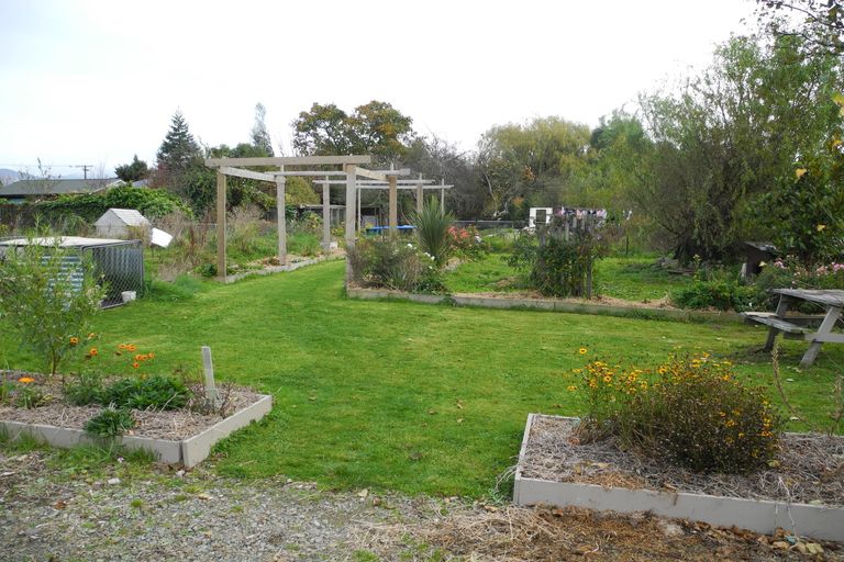 Photo of property in 22 Timaru Road, Waimate, 7924