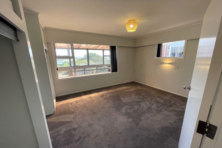 Photo of property in 27 Mana View Road, Paremata, Porirua, 5026