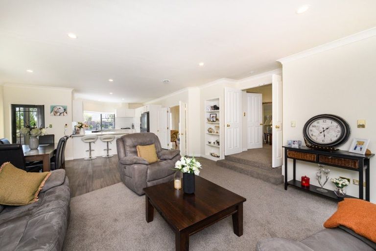 Photo of property in 96 Pacific Drive, Fitzherbert, Palmerston North, 4410