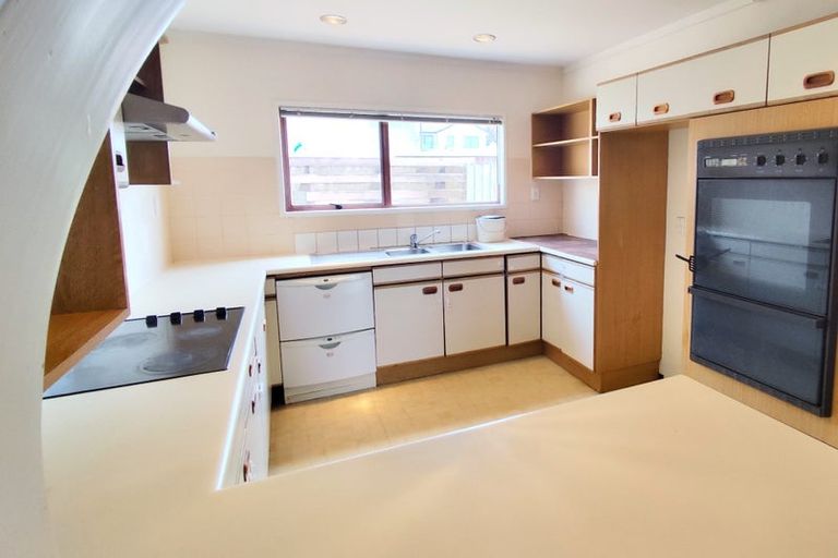 Photo of property in 56 Archibald Road, Kelston, Auckland, 0602