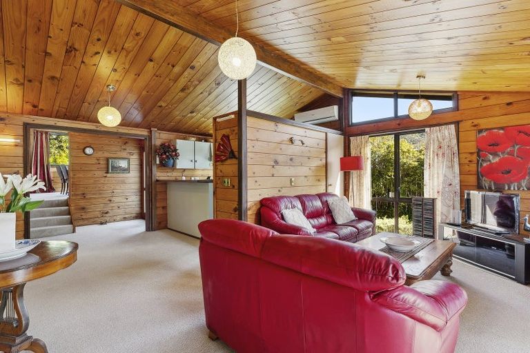 Photo of property in 28 John Witton Drive, Crofton Downs, Wellington, 6035