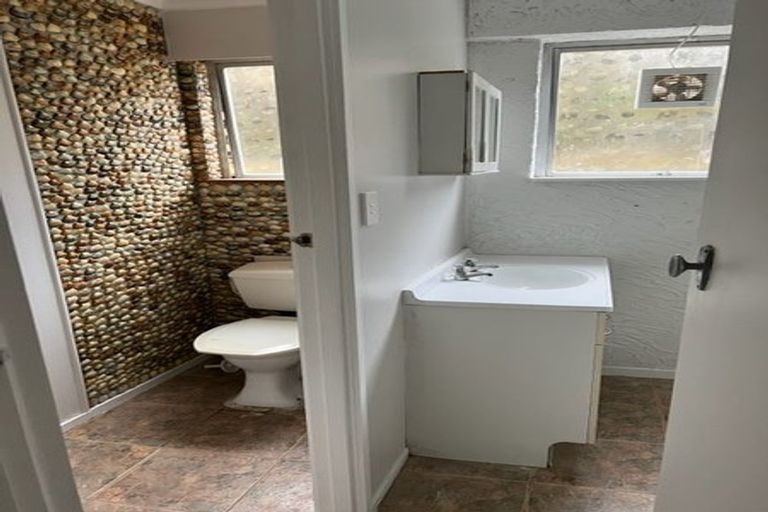 Photo of property in 3/53 Onewa Road, Northcote, Auckland, 0627