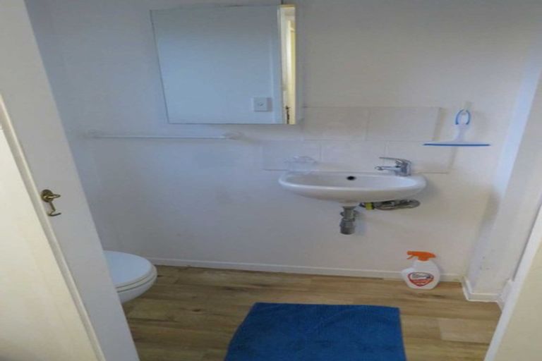 Photo of property in 2 Windy Ridge Road, Glenfield, Auckland, 0629