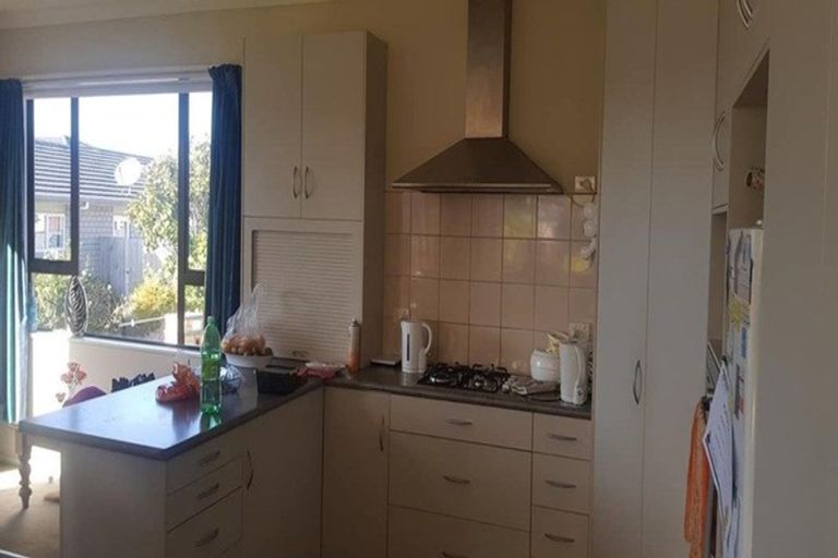 Photo of property in 19 Lieshout Way, Pukekohe, 2120