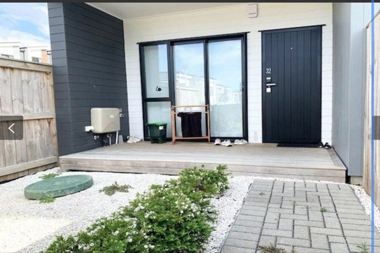Photo of property in 32 Morihana Close, Glen Eden, 0602