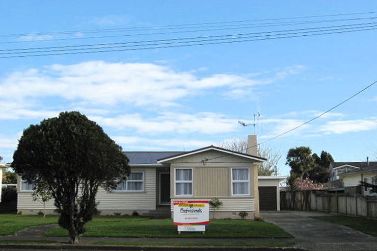Photo of property in 10 Highbury Drive, Levin, 5510