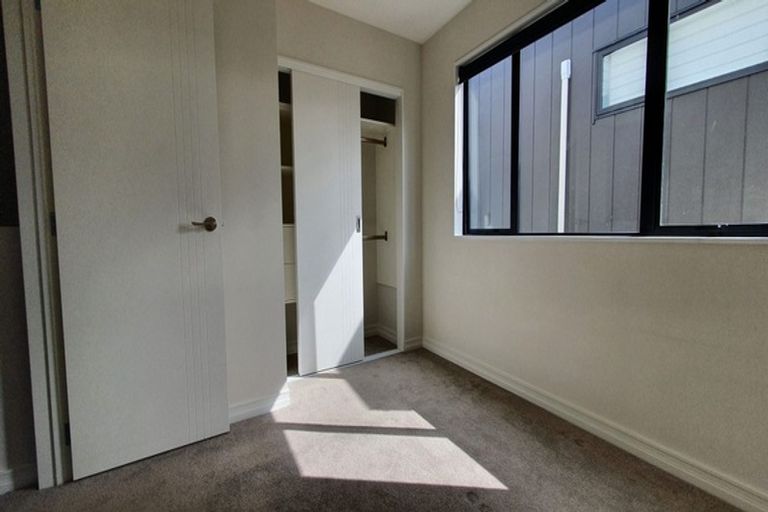 Photo of property in 2/6 Hepburn Road, Glendene, Auckland, 0602