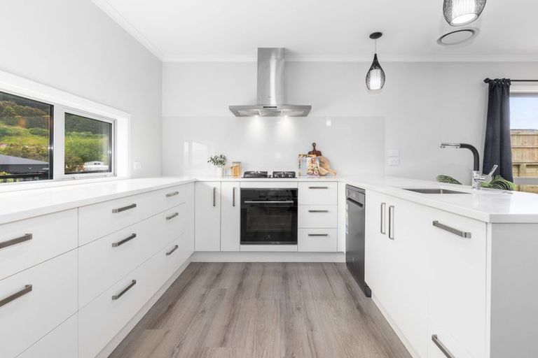 Photo of property in 60 Hokioi Drive, Kenepuru, Porirua, 5022