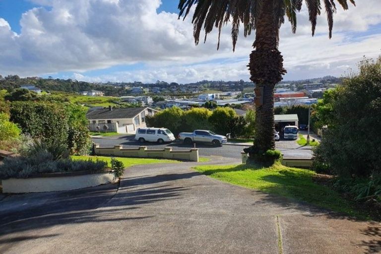 Photo of property in 3 Moera Place, Stanmore Bay, Whangaparaoa, 0932