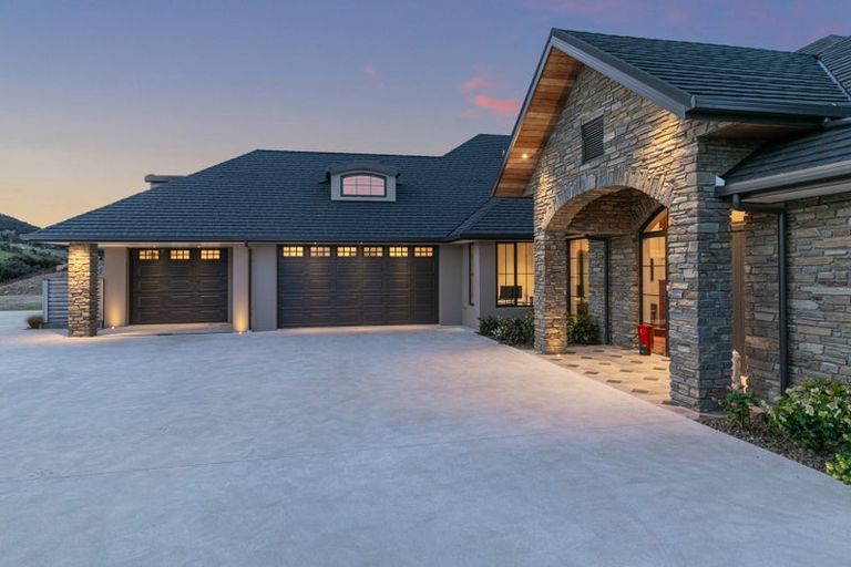 Photo of property in 23 Miharo Lane, Queensberry, Cromwell, 9383