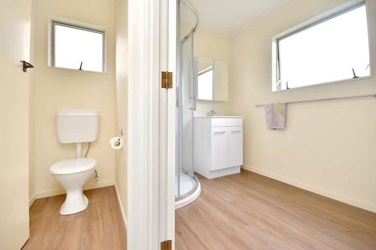 Photo of property in 25a West Harbour Drive, West Harbour, Auckland, 0618