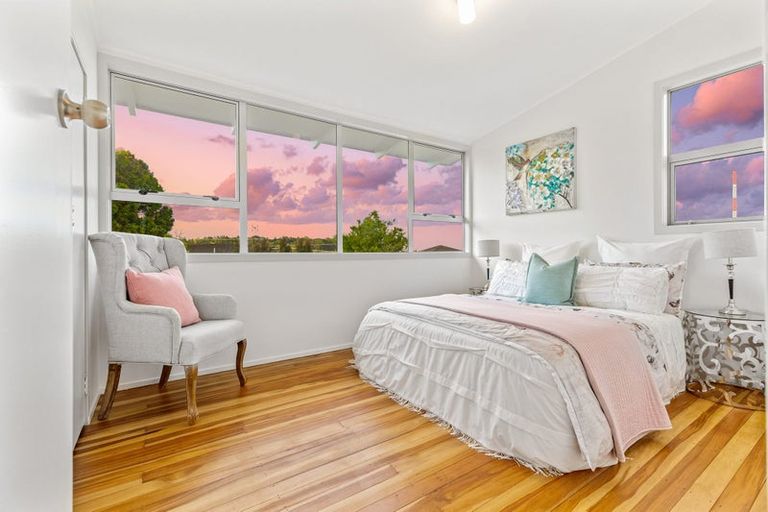 Photo of property in 18 Waimumu Road, Massey, Auckland, 0614