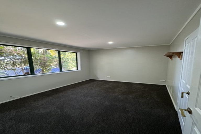 Photo of property in 302 Wairau Road, Glenfield, Auckland, 0629