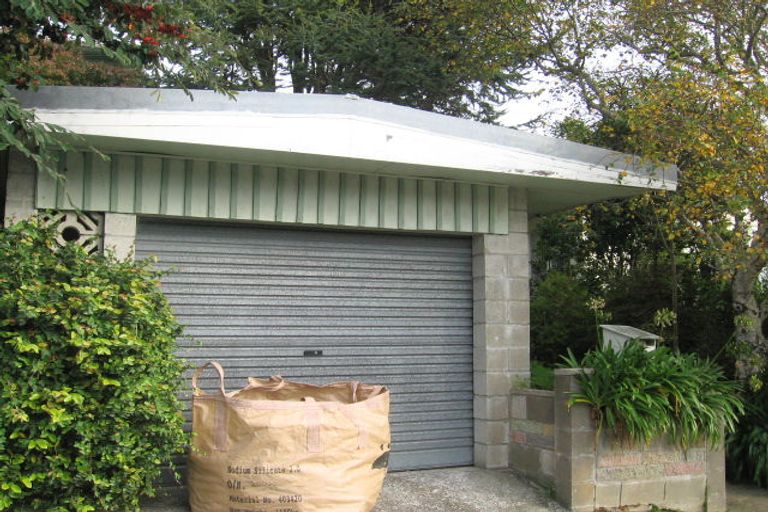 Photo of property in 15 Larsen Crescent, Tawa, Wellington, 5028