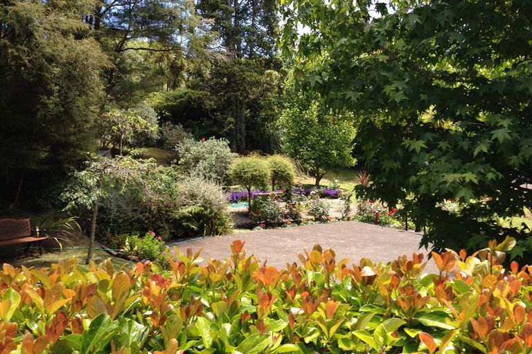 Photo of property in 182b Forest Hill Road, Waiatarua, Auckland, 0612