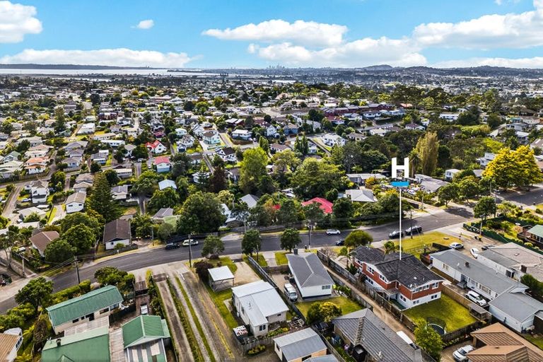 Photo of property in 99 Sunnyside Road, Sunnyvale, Auckland, 0612