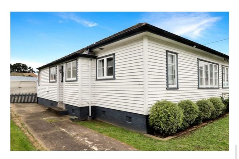 Photo of property in 17 Hall Crescent, Epuni, Lower Hutt, 5011