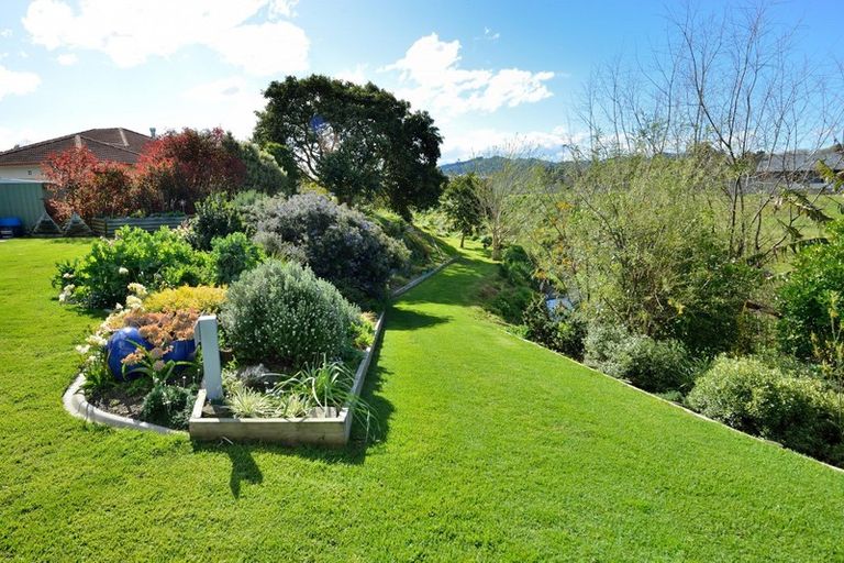 Photo of property in 24 Charteris Rise, Riverdale, Gisborne, 4010