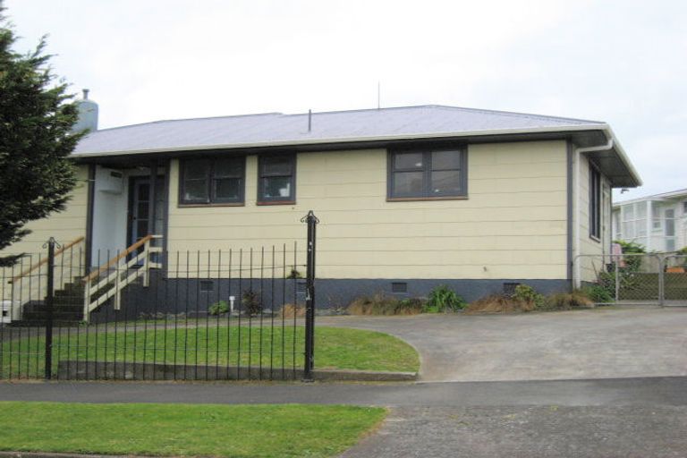 Photo of property in 10 Bedford Street, Fitzroy, New Plymouth, 4312