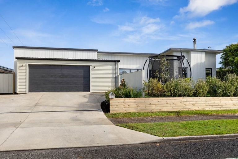 Photo of property in 318 Mangorei Road, Merrilands, New Plymouth, 4312