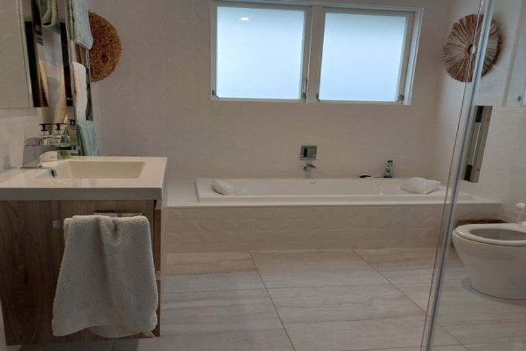 Photo of property in 27 Hona Street, Waikanae Beach, Waikanae, 5036