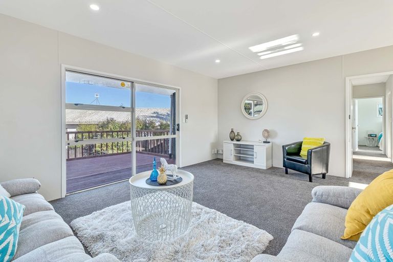 Photo of property in 2/8 Anglers Way, Wattle Downs, Auckland, 2102