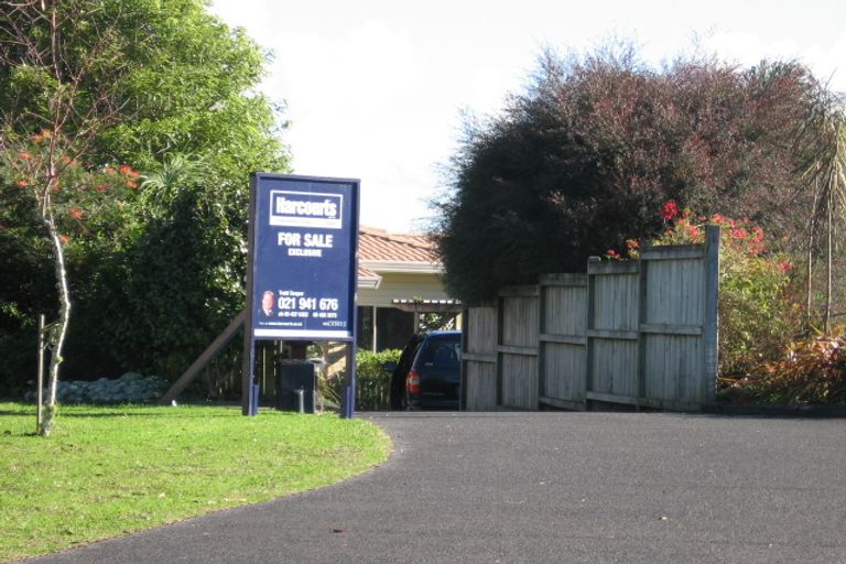 Photo of property in 12 Settlers Grove, Orewa, 0931