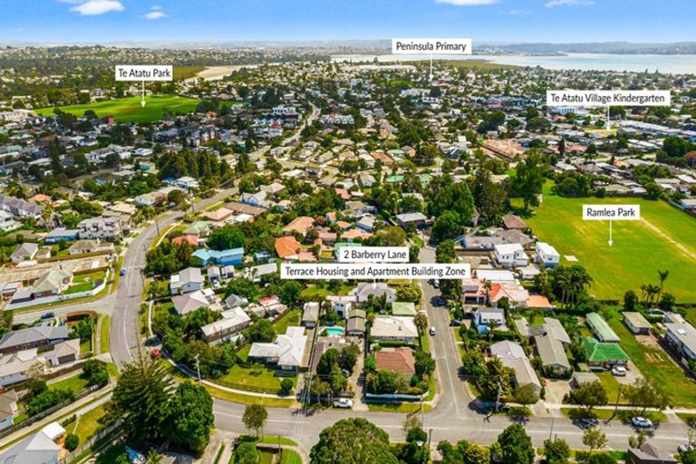 Photo of property in 2 Barberry Lane, Te Atatu Peninsula, Auckland, 0610