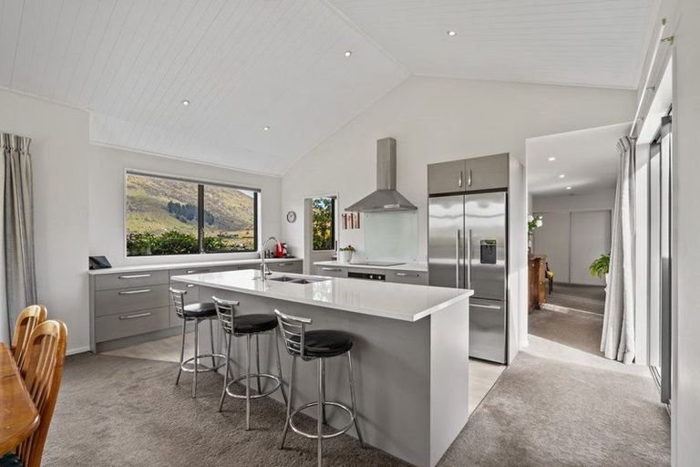 Photo of property in 38 Judge And Jury Drive, Lake Hayes, Queenstown, 9304