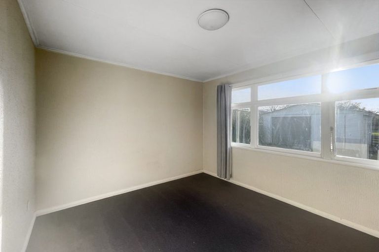 Photo of property in 24 Mckenzie Street, Levin, 5510