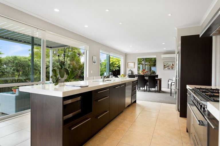 Photo of property in 13 Rangi Avenue, Schnapper Rock, Auckland, 0632