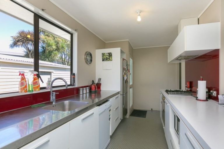Photo of property in 43 Riversdale Drive, Merrilands, New Plymouth, 4312