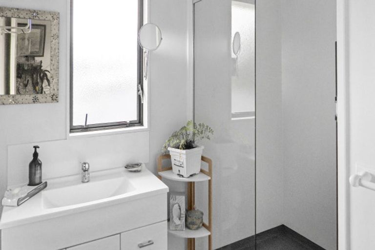 Photo of property in 1931 Parewanui Road, Parewanui, Bulls, 4894