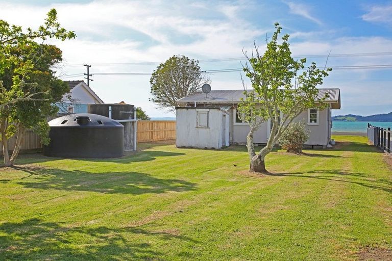 Photo of property in 1553 Clevedon Kawakawa Road, Kawakawa Bay, Papakura, 2585