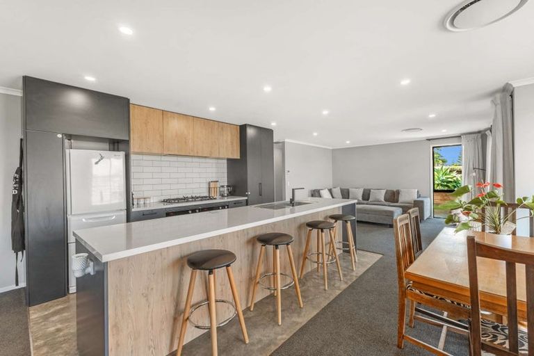 Photo of property in 2 Atutahi Street, Hurdon, New Plymouth, 4310