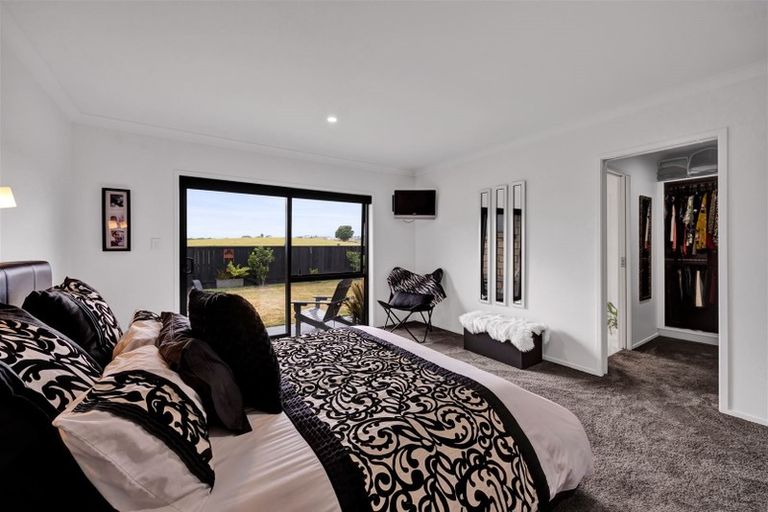 Photo of property in 17 Wentworth Lane, Waiwhakaiho, New Plymouth, 4312