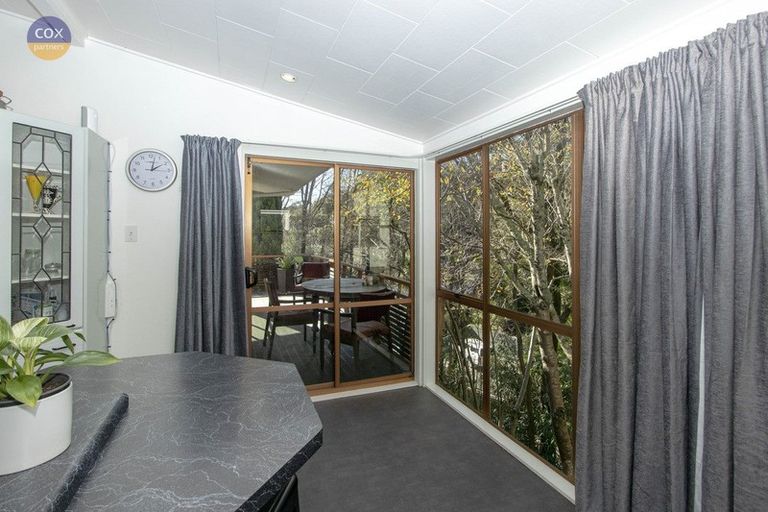 Photo of property in 16 Burns Road, Hospital Hill, Napier, 4110