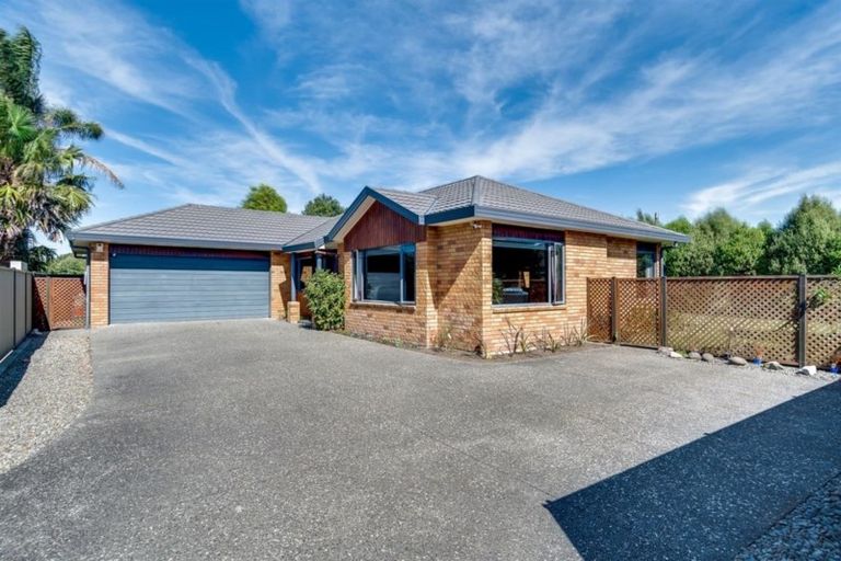 Photo of property in 16 Forbury Way, Taradale, Napier, 4112