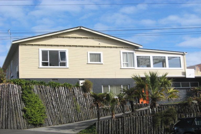 Photo of property in 18 South Road, Moturoa, New Plymouth, 4310