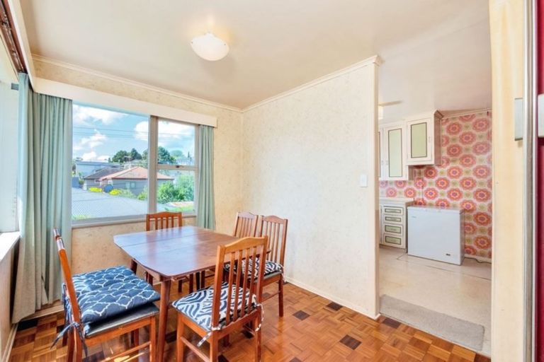 Photo of property in 44 Selwyn Crescent, Forrest Hill, Auckland, 0620