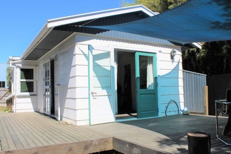 Photo of property in 99 Commercial Street, Takaka, 7110