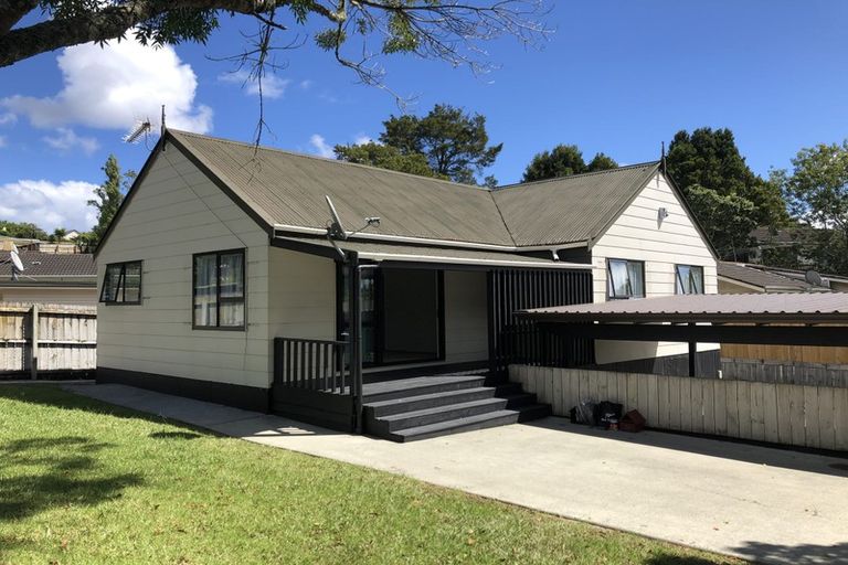 Photo of property in 2 Glucina Place, Glen Eden, Auckland, 0602