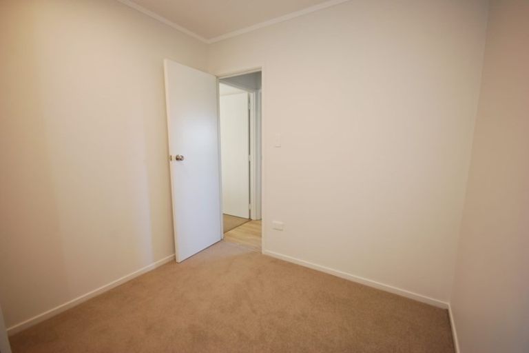 Photo of property in 1/52 Knightsbridge Drive, Forrest Hill, Auckland, 0620