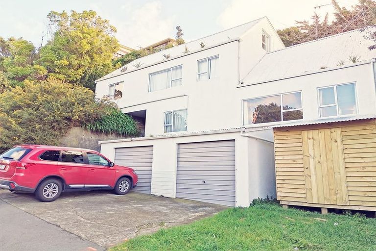 Photo of property in 16 Chartwell Drive, Crofton Downs, Wellington, 6035