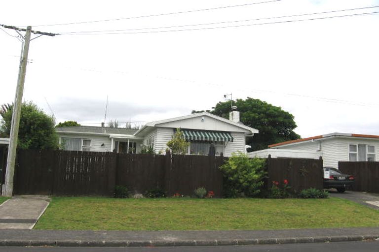 Photo of property in 2/2 Tiri Tiri Road, Birkdale, Auckland, 0626