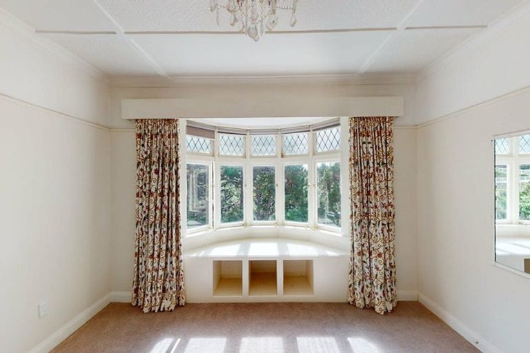 Photo of property in 120 Sutherland Road, Melrose, Wellington, 6023